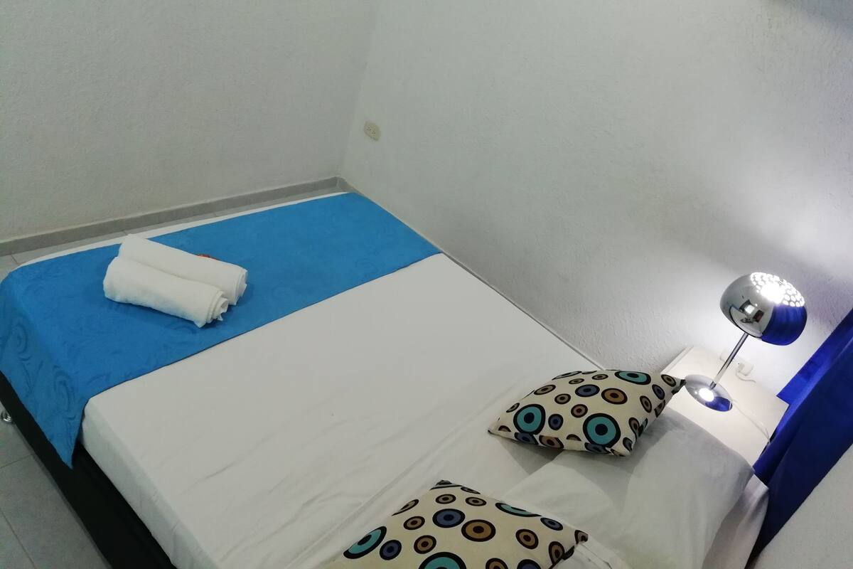 Standard Double Room, 1 Bedroom (SMR573A) | 1 soverom, wi-fi (inkludert) og sengetøy