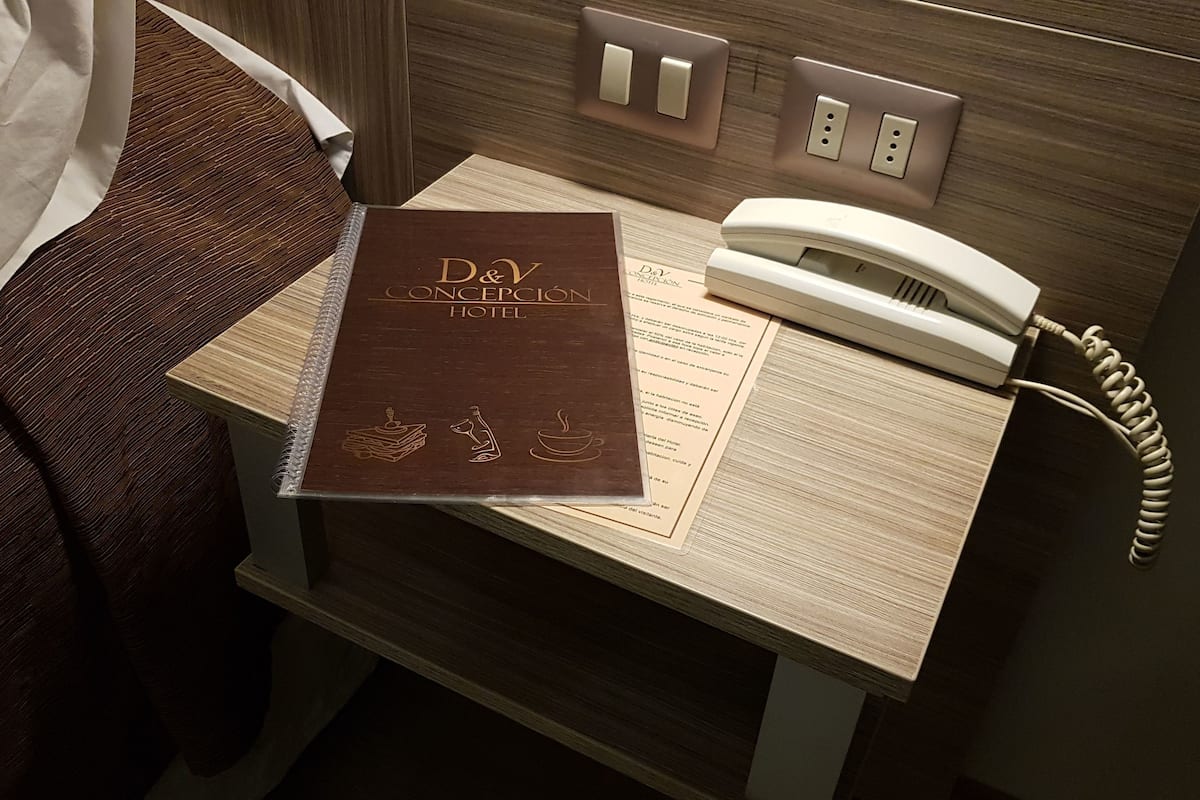 standard room, 1 bedroom | in-room dining