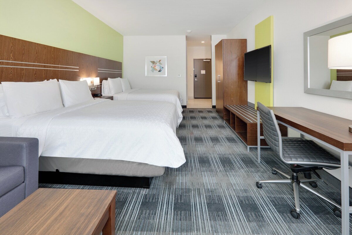 Suite, 2 Queen Beds