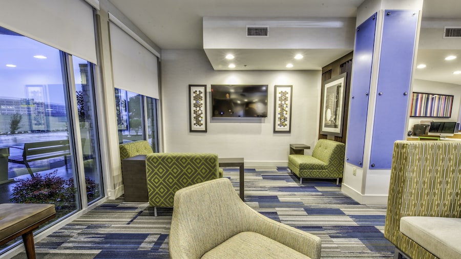 Holiday Inn Express & Suites Dallas NW - Farmers Branch by IHG