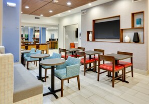 Free daily full breakfast 