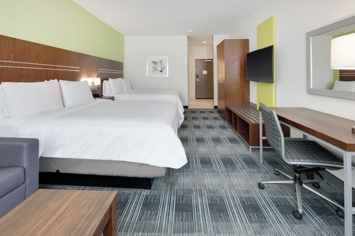 Phòng Suite, 2 giường cỡ queen | Bộ đồ giường cao cấp, nệm có lớp đệm bông, két bảo mật tại phòng