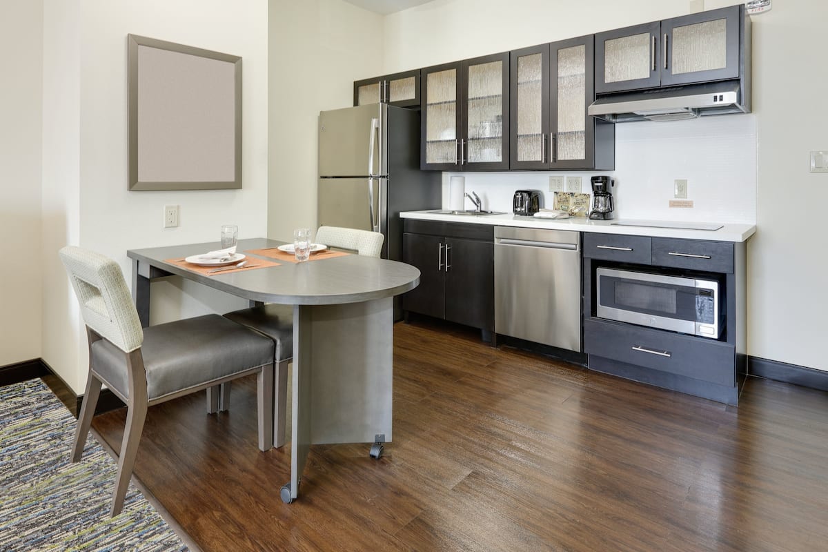 Fridge, microwave, stovetop, dishwasher