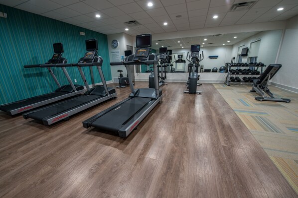 A gym with treadmills, elliptical machines, and weight equipment. - Holiday Inn Express & Suites Lake Charles South Casino Area by IHG (Lake Charles)