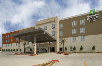 Holiday Inn Express & Suites Lake Charles South Casino Area by I