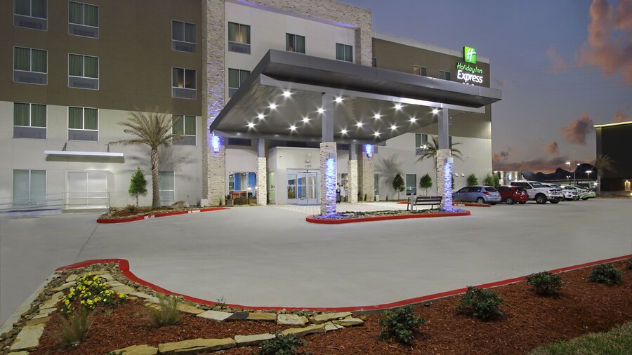 Holiday Inn Express & Suites Lake Charles South Casino Area by IHG
