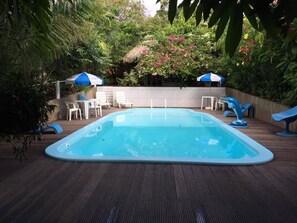 Outdoor pool, pool loungers - Hotel Borari (Santarém)