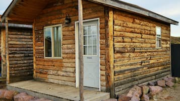 Cabin, 1 Queen Bed | Free WiFi, bed sheets