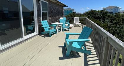 Hatteras Hideaway 3 Bedroom Cottage by RedAwning