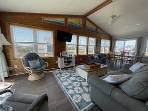 Småhus, 3 soverom | Oppholdsområde | TV og DVD-spiller