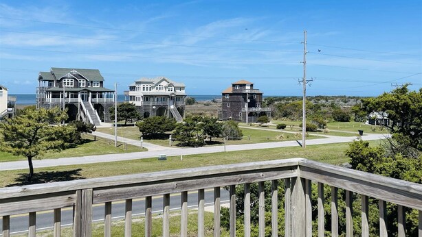 A coastal property with a large house, a smaller building, and a dock. - Hatteras Hideaway 3 Bedroom Cottage by RedAwning (Frisco)