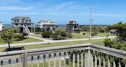 Hatteras Hideaway 3 Bedroom Cottage by RedAwning