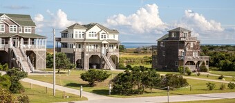 Hatteras Hideaway 3 Bedroom Cottage by RedAwning