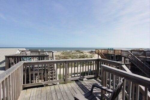 26 Salty Dogs Studio Bedroom Condo by RedAwning