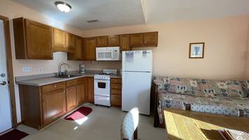 Studio | Dapur pribadi | Lemari es besar, microwave, kompor, dan mesin pembuat kopi/teh