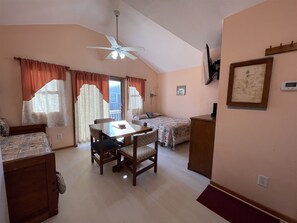 Studio | 1 chambre, accès au Wi-Fi (inclus), literie fournie