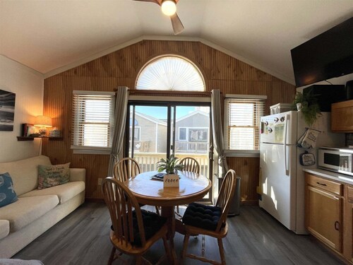 18 Foolish Endeavor Ii Studio Bedroom Condo by RedAwning