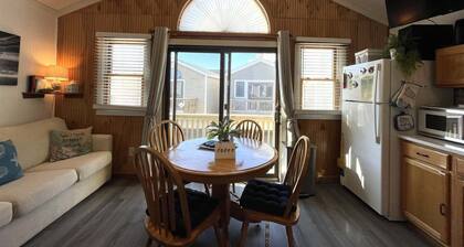 18 Foolish Endeavor Ii Studio Bedroom Condo by RedAwning