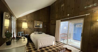 Will's Hideaway 3 Bedroom Cottage by RedAwning