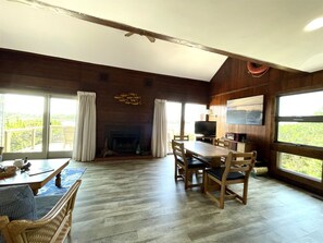 Cottage, 3 Bedrooms | Dining