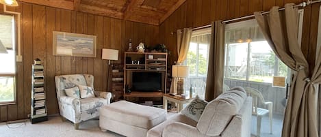 ChaumiÚre, 3 chambres | Aire de séjour | Téléviseur, lecteur de DVD