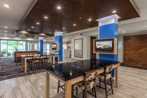 Holiday Inn Express & Suites Greenville S- Piedmont by IHG