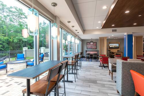 Buffet déjeuner gratuit tous les jours