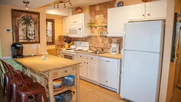 Kondominium, 1 kamar tidur | Dapur pribadi | Lemari es besar, microwave, kompor, dan mesin pembuat kopi/teh