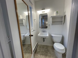 Cottage, 4 Bedrooms | Bilik Mandi | Pancuran mandi, tuala disediakan 