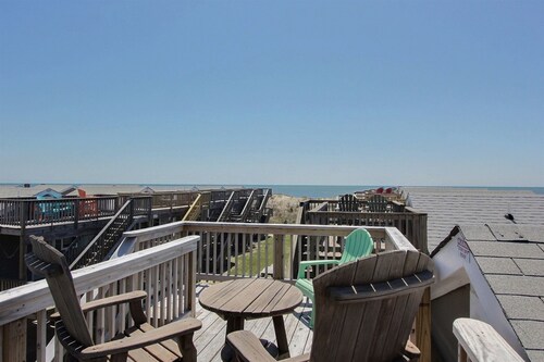 15 Don't Worry Be Happy Studio Bedroom Condo by RedAwning