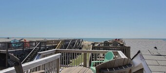 15 Don't Worry Be Happy Studio Bedroom Condo by RedAwning