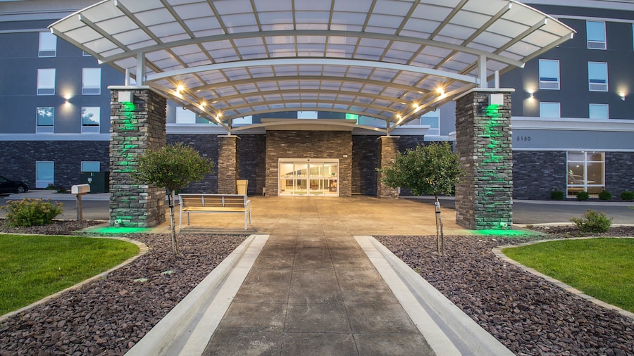 Holiday Inn & Suites Decatur-Forsyth by IHG