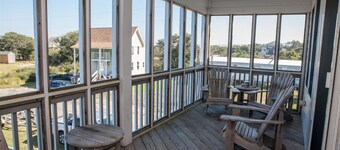 Spartina 3 Bedroom Cottage by RedAwning