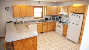 Cottage, 3 kamar tidur | Dapur pribadi | Lemari es besar, microwave, kompor, dan mesin pembuat kopi/teh