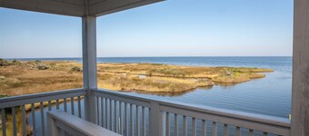 Spartina 3 Bedroom Cottage by RedAwning