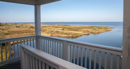 Spartina 3 Bedroom Cottage by RedAwning