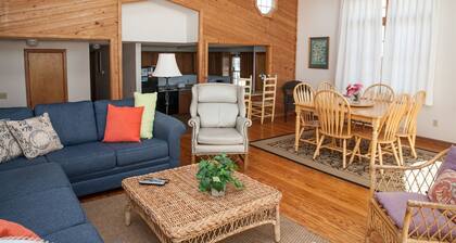 Chez-toni 3 Bedroom Cottage by RedAwning