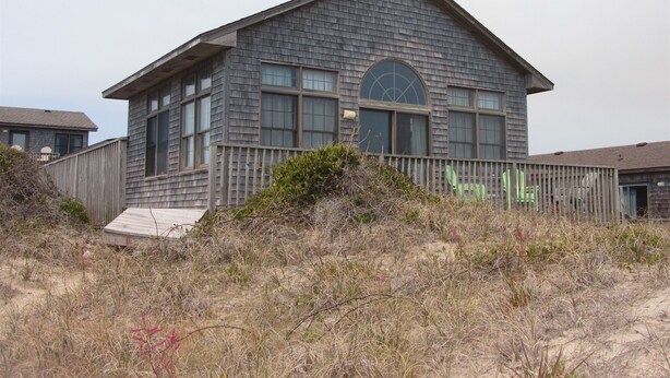 A two-story building with a gabled roof and large windows. - Chez-toni 3 Bedroom Cottage by RedAwning (Avon)