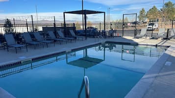 Piscine couverte, piscine extérieure (ouverte en saison)