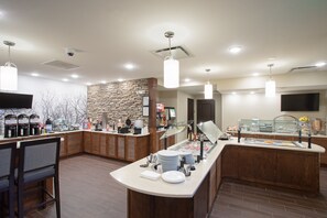 Free daily buffet breakfast  - Staybridge Suites Denver South - Highlands Ranch by IHG (Littleton)