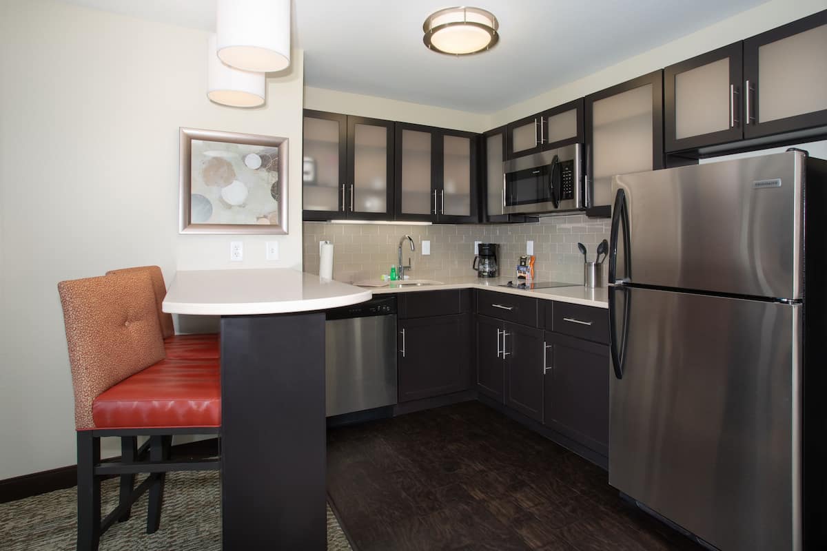 Suite, 1 chambre, cuisine | Bureau, Wi-Fi gratuit, draps fournis