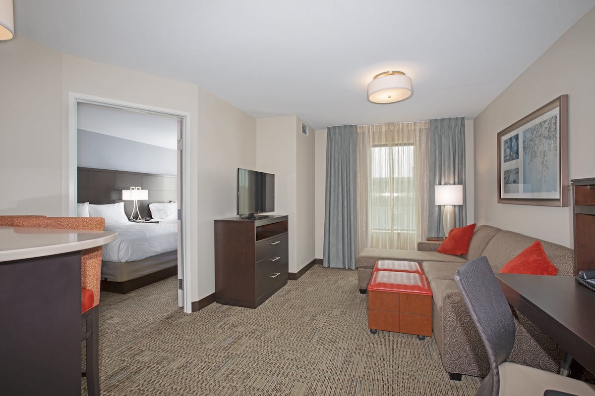 Suite, 1 chambre, cuisine | Bureau, Wi-Fi gratuit, draps fournis