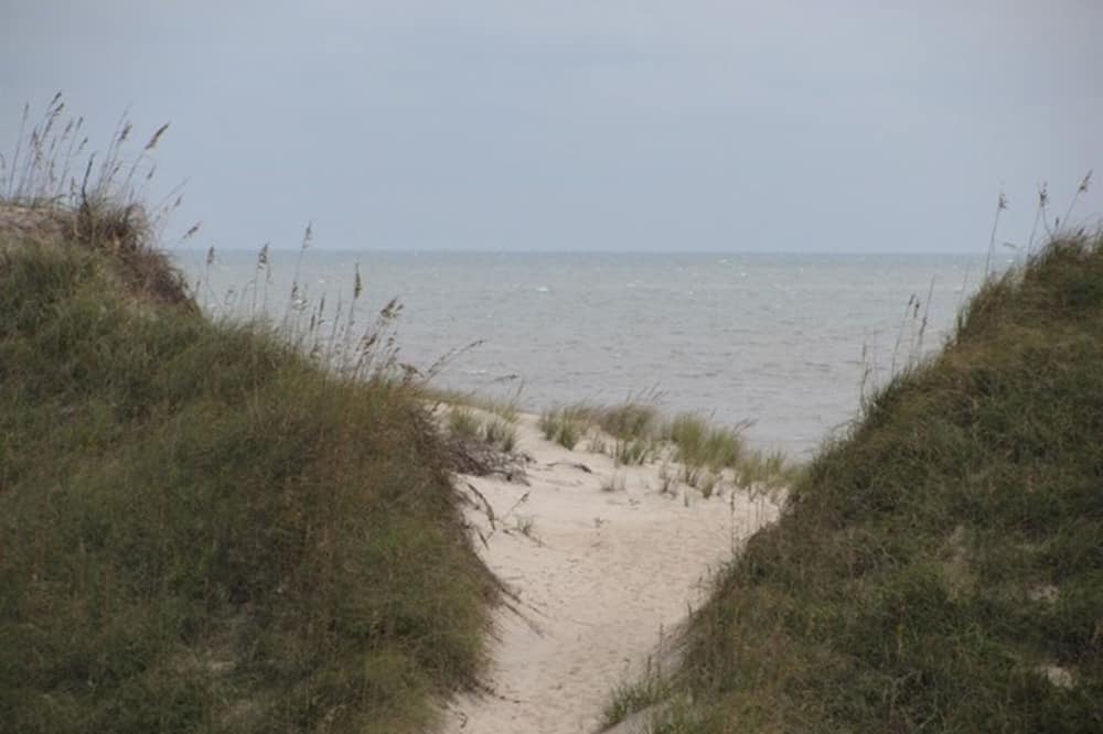 Two By The Sea-a 2 Bedroom Cottage by RedAwning - Avon, NC