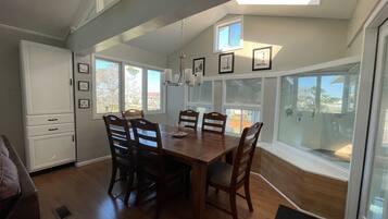 Cottage, 4 Bedrooms | Dining