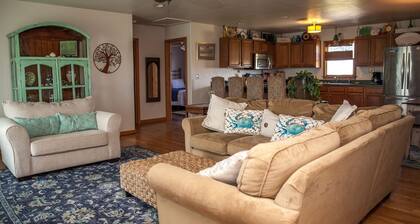 Austin's Pointe 4 Bedroom Cottage by RedAwning
