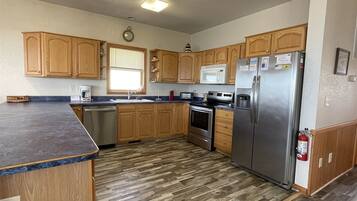 Cottage, 3 kamar tidur | Dapur pribadi | Lemari es besar, microwave, kompor, dan mesin pencuci piring