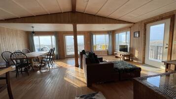 Cottage, 3 phòng ngủ | Khu phòng khách | TV, đầu đĩa DVD