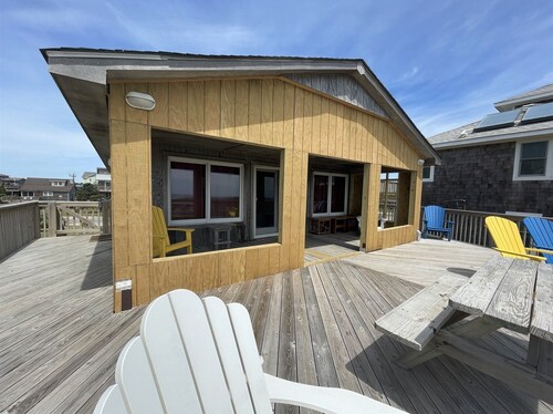 Hatteras Jack 3 Bedroom Cottage by RedAwning