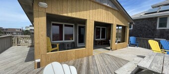 Hatteras Jack 3 Bedroom Cottage by RedAwning