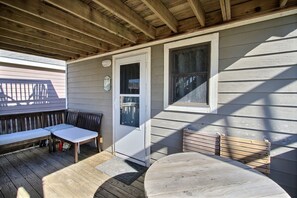 Studio | Balcony - 27 Oceans Door East Studio Bedroom Condo by RedAwning (Hatteras)